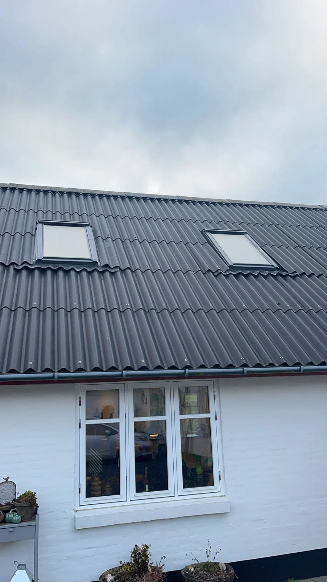 Tagrender og tagkonstruktion med tagvinduer på boligtag.